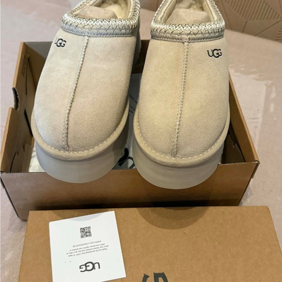 Size 8 women’s Mustard seed UGG Tazman ll platform, Trendy comfy daily footwear - Picture 4 of 5